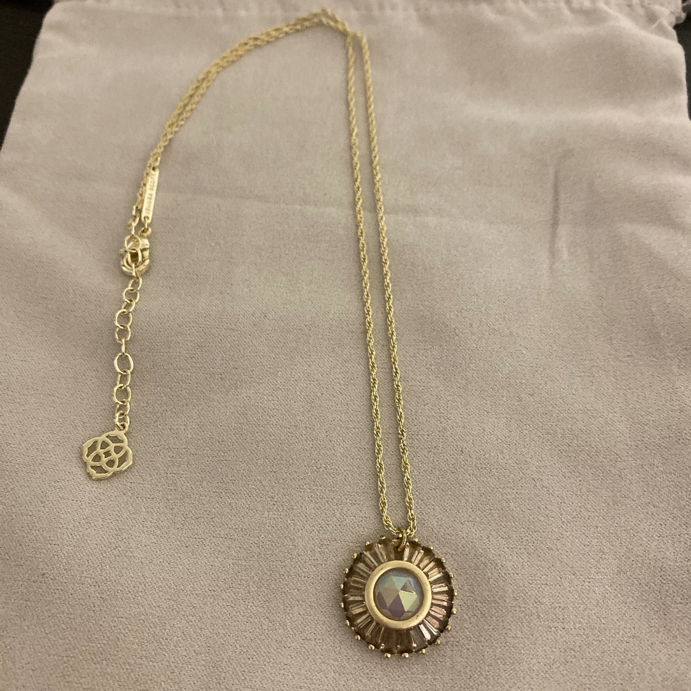 Kendra Scott LUXE necklace in gold & Iri Agate